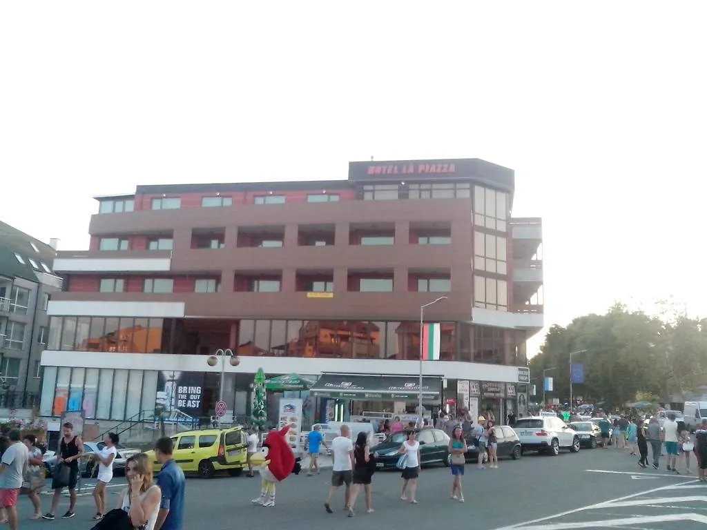 La Piazza Primorsko Rooms & Apartments 3*,
